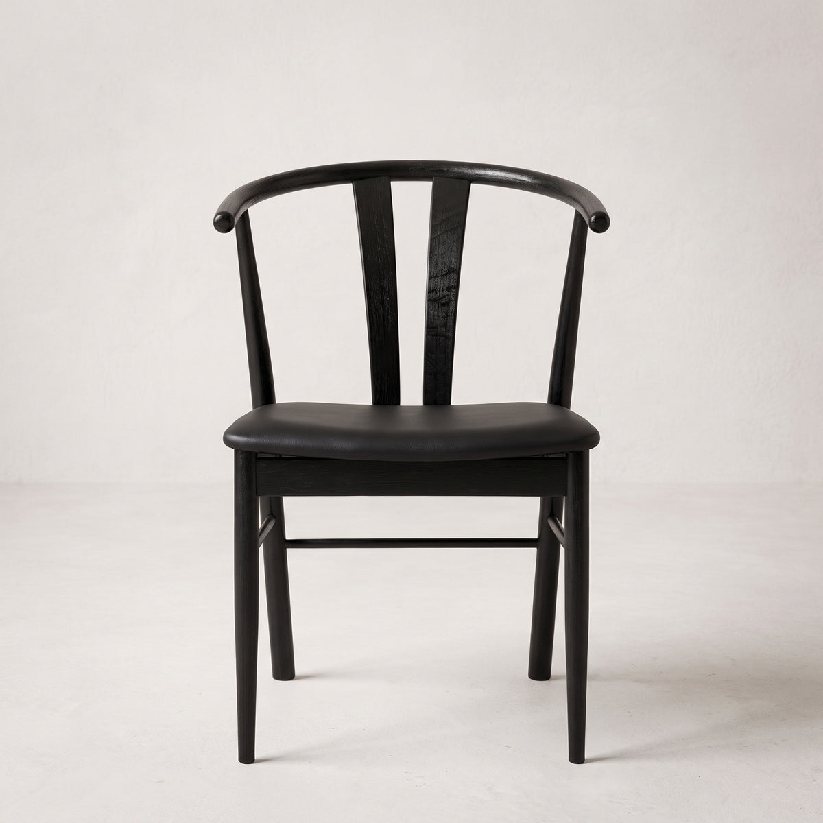 Spisebordsstole Aarhus 2-pak med armlæn, eg / sort, 54 x 60 x 77 cm