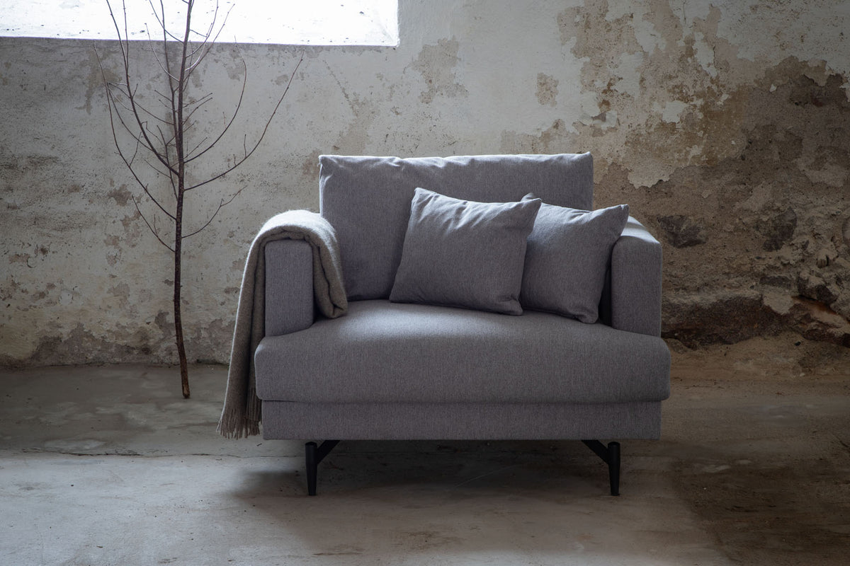 Lænestol Lugano, polyester/stof og metal, 104 x 92 x 82 cm