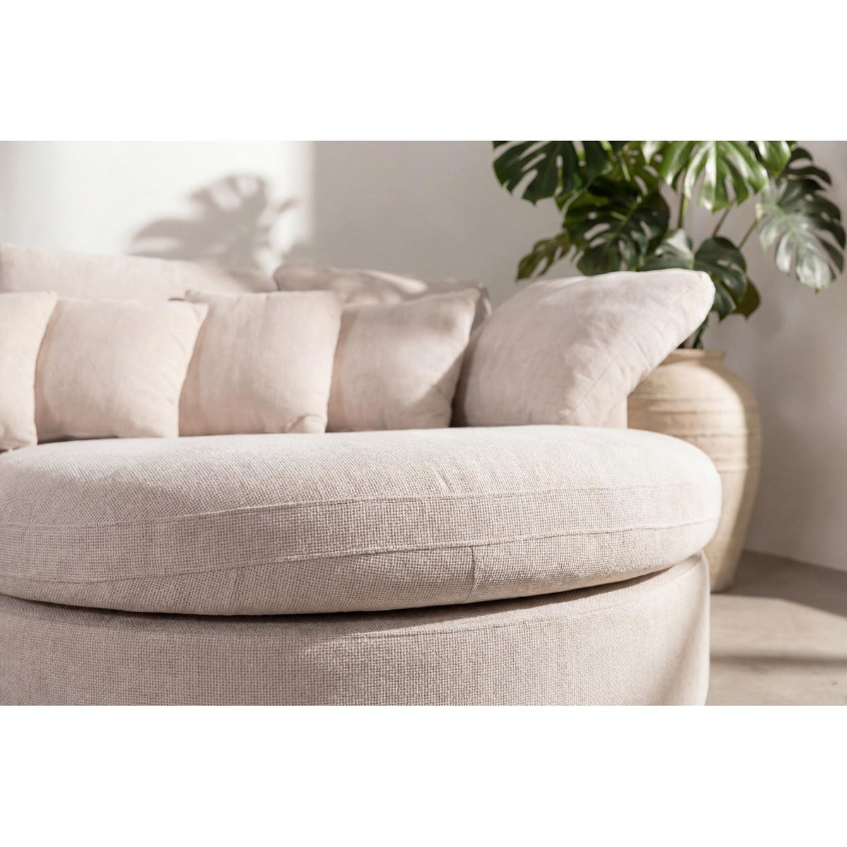 Innsbruck chaiselongsofa i bouclé, højrevendt, inkl. 7 puder - 312 cm bredde