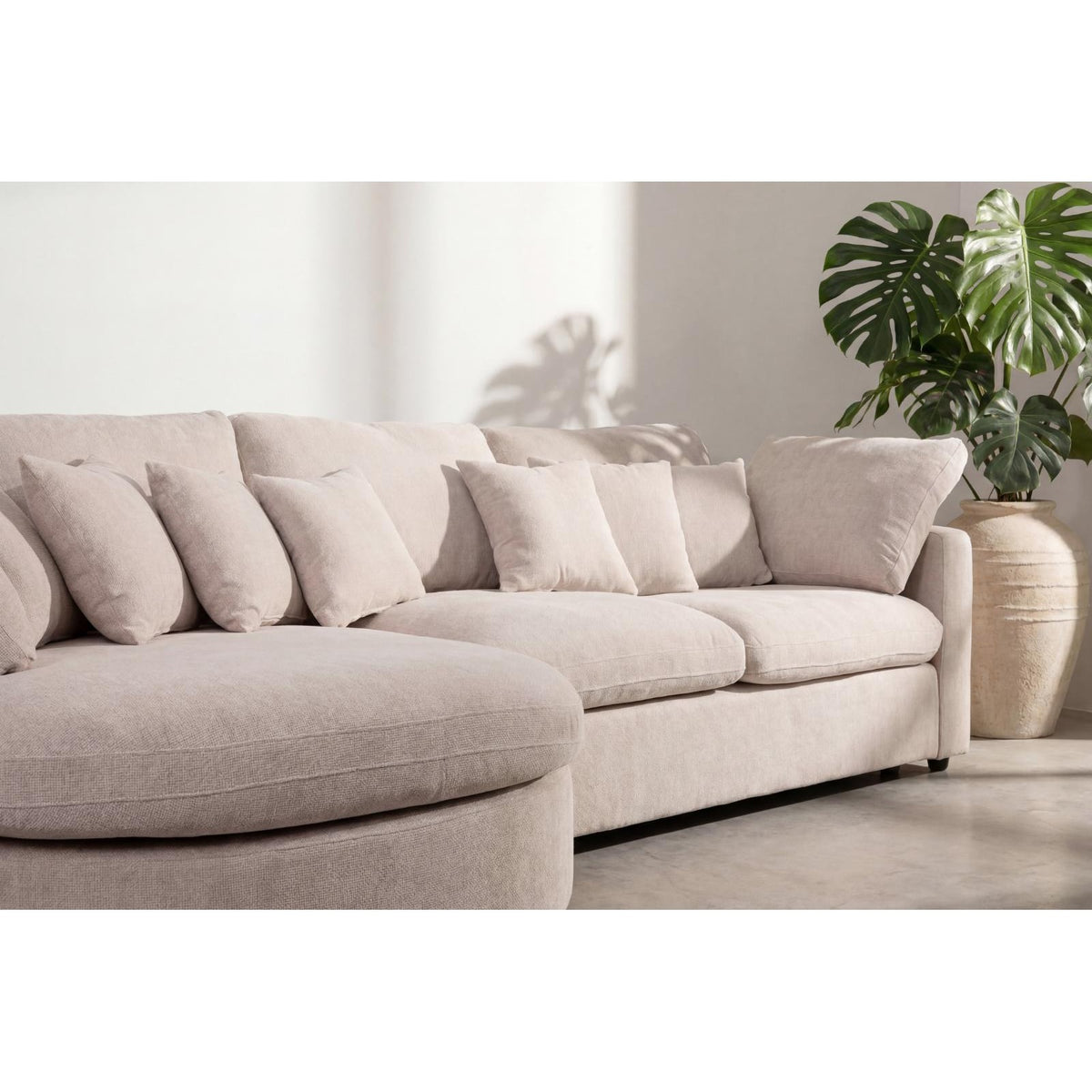 Innsbruck chaiselongsofa i bouclé, venstrevendt, inkl. 7 puder - 312 cm bredde